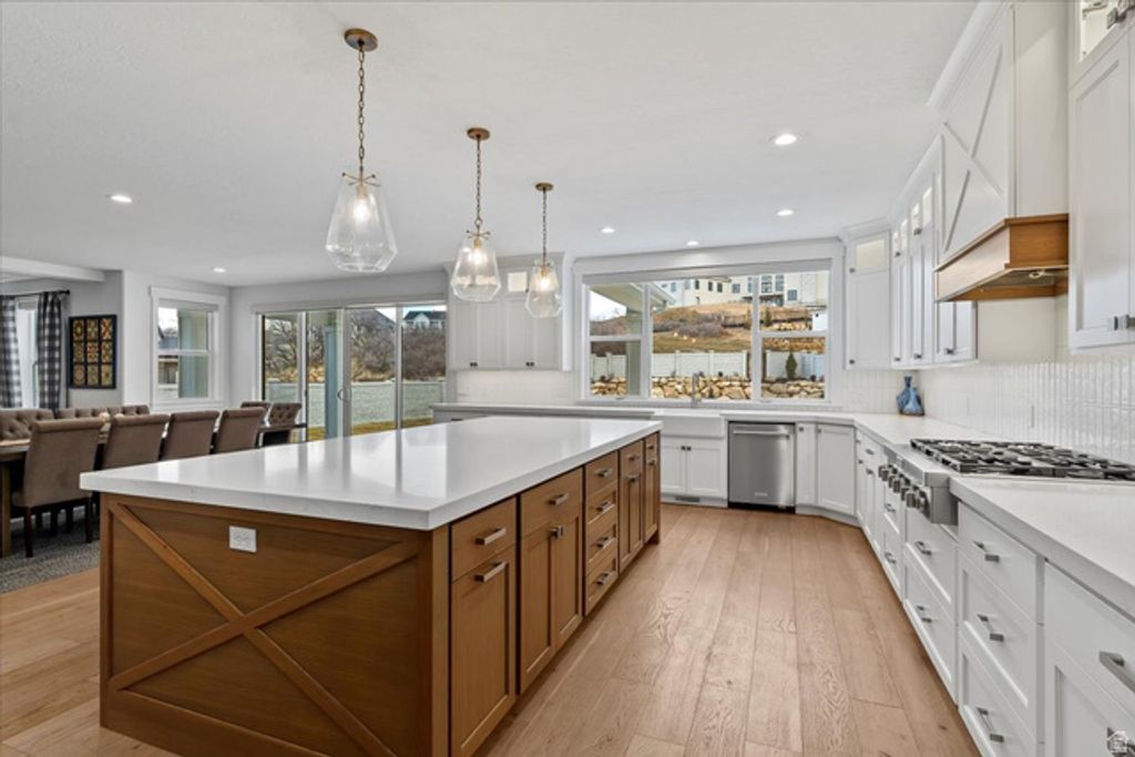 Image 14 of property listing at 3541 S MAPLETON ESTATES DR, Mapleton, UT 84664