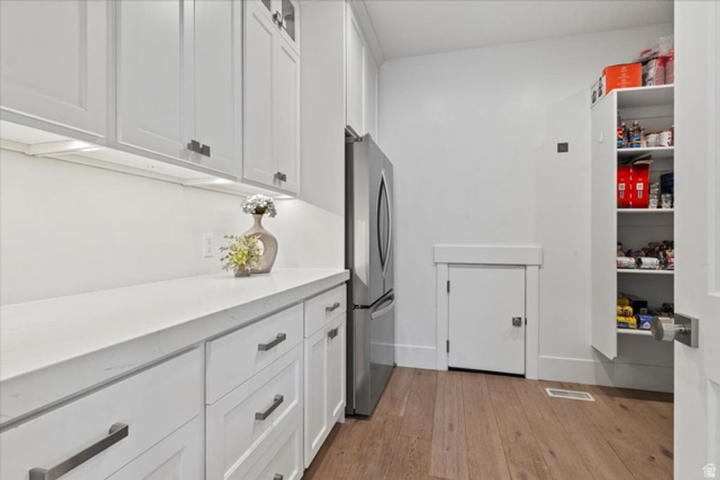Image 19 of property listing at 3541 S MAPLETON ESTATES DR, Mapleton, UT 84664