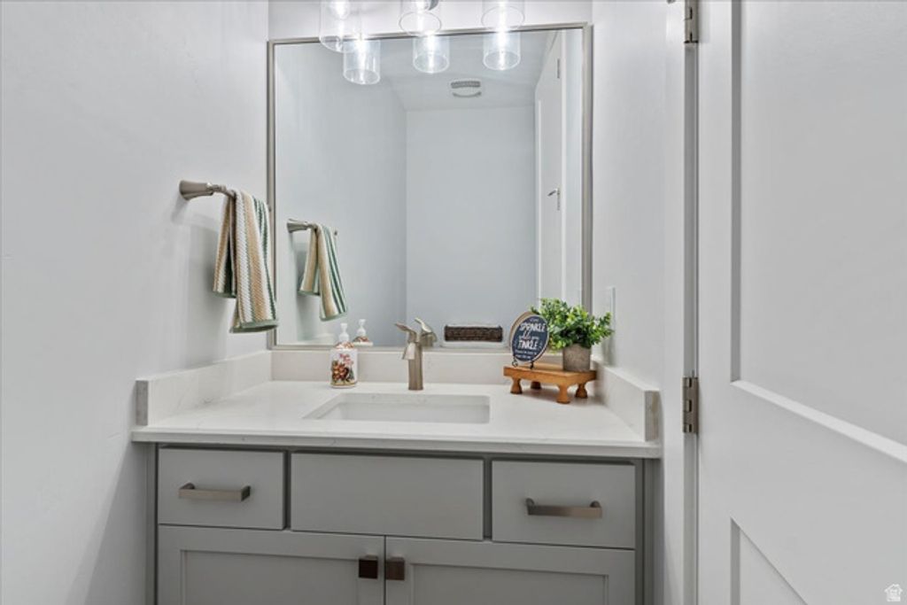 Image 20 of property listing at 3541 S MAPLETON ESTATES DR, Mapleton, UT 84664