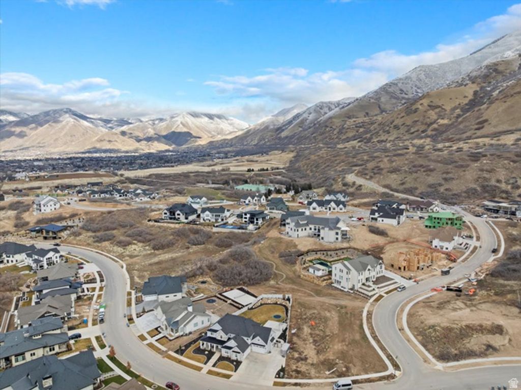 Image 5 of property listing at 3541 S MAPLETON ESTATES DR, Mapleton, UT 84664