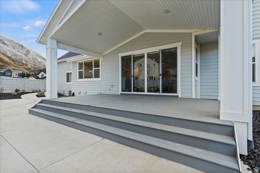 Image 7 of property listing at 3541 S MAPLETON ESTATES DR, Mapleton, UT 84664