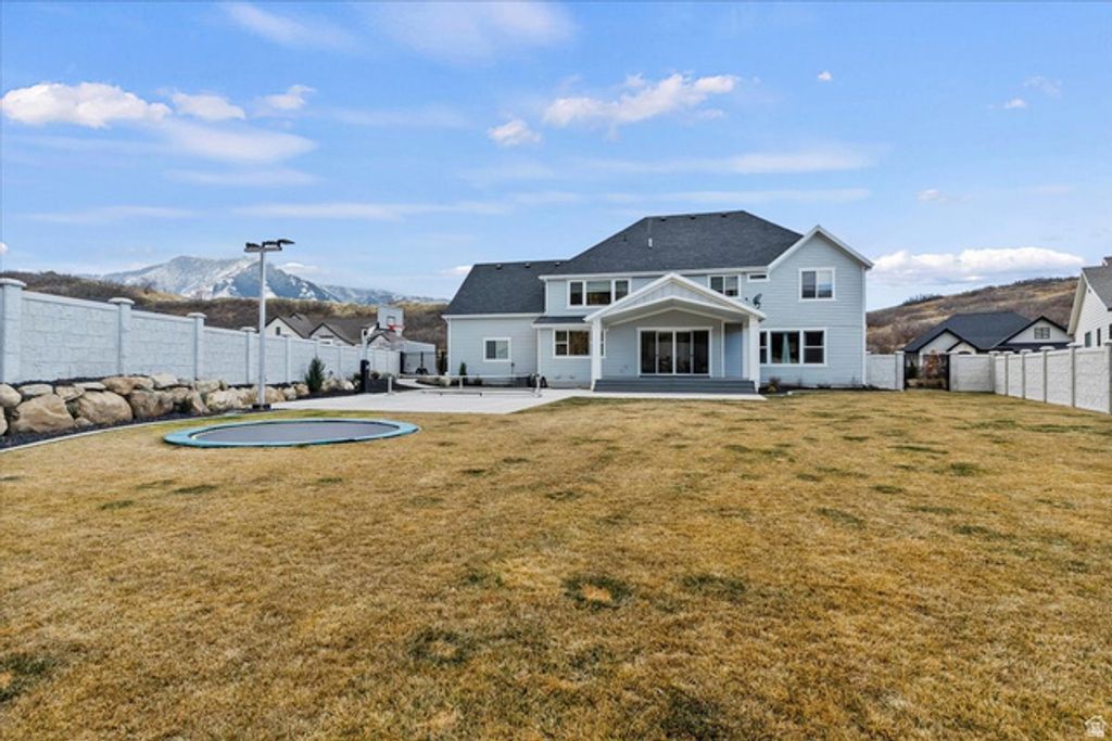 Image 8 of property listing at 3541 S MAPLETON ESTATES DR, Mapleton, UT 84664