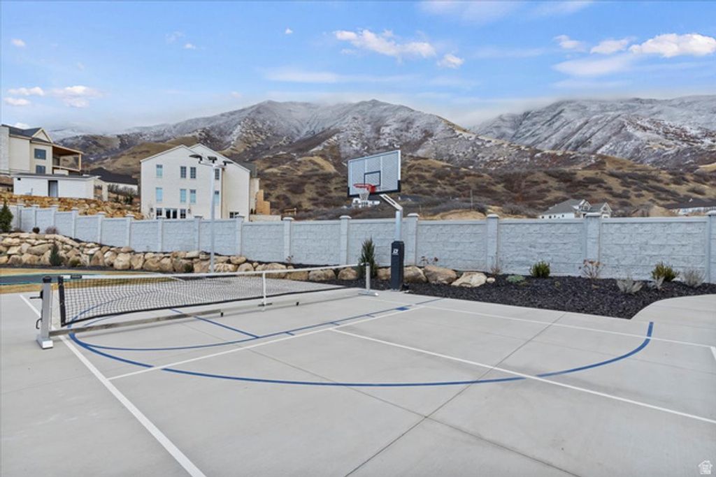 Image 9 of property listing at 3541 S MAPLETON ESTATES DR, Mapleton, UT 84664