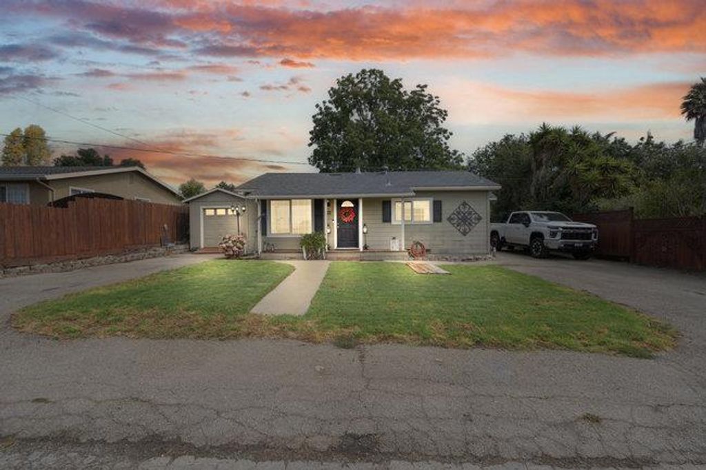 22 Heiner Road, Watsonville, CA 95076