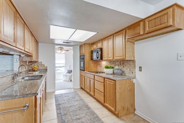 17218 Happy Hollow, San Antonio, TX 78232