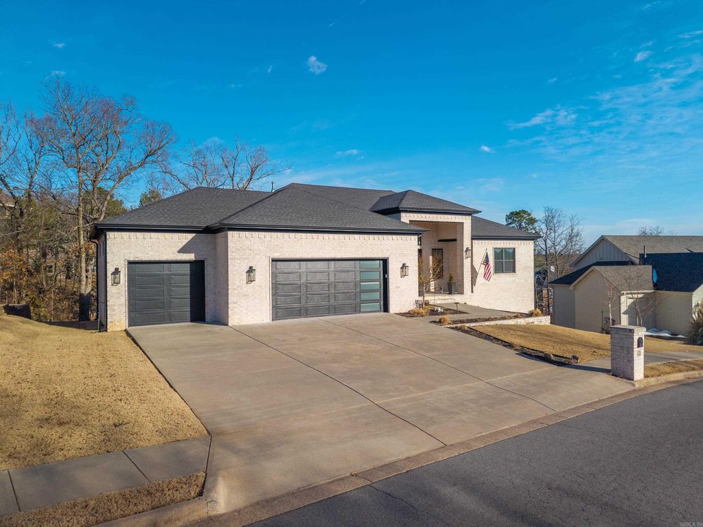 121 Oneida Way, Maumelle, AR 72113