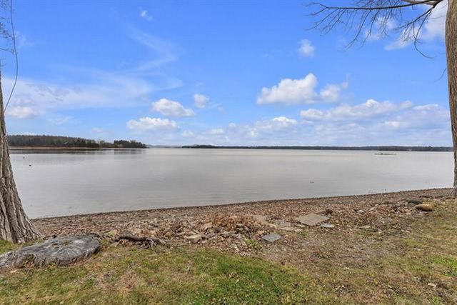 28 Sunrise Drive, South Hero, VT 05486