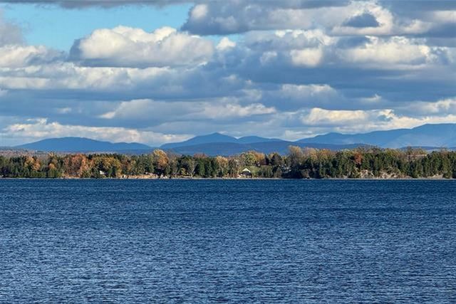 28 Sunrise Drive, South Hero, VT 05486