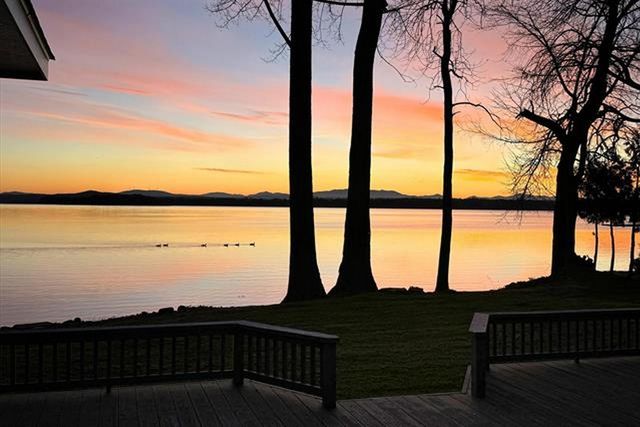 28 Sunrise Drive, South Hero, VT 05486