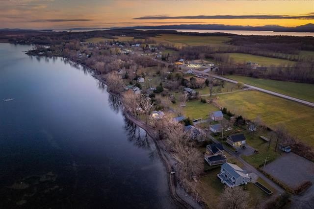 28 Sunrise Drive, South Hero, VT 05486