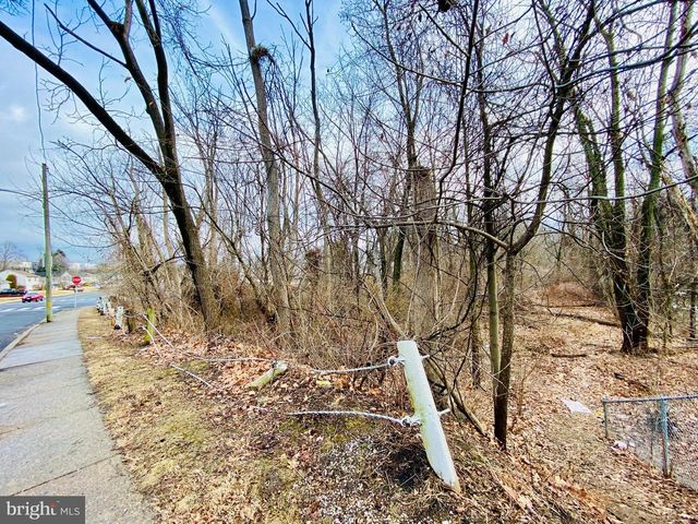 3798 CHALFONT DR, Philadelphia, PA 19154