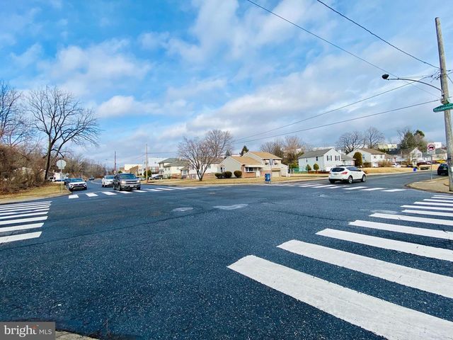 3798 CHALFONT DR, Philadelphia, PA 19154