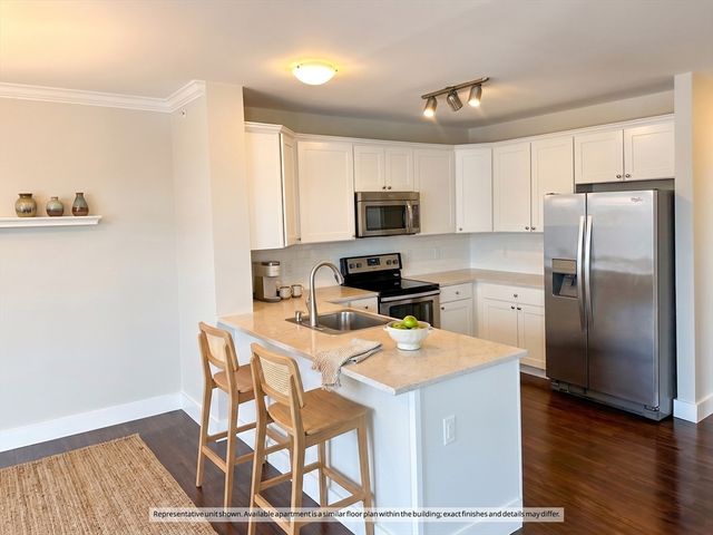 978 Worcester 403, Wellesley, MA 02482