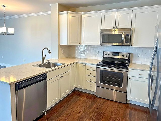 978 Worcester 403, Wellesley, MA 02482