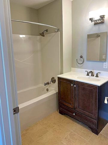 978 Worcester 403, Wellesley, MA 02482
