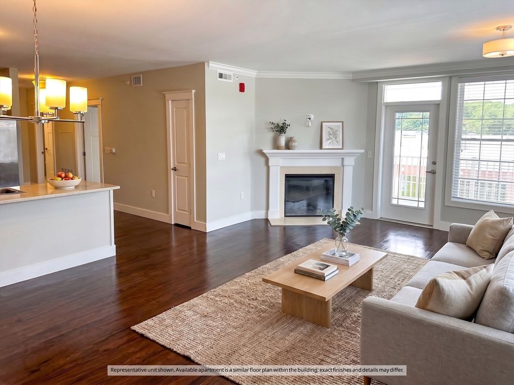 978 Worcester 403, Wellesley, MA 02482