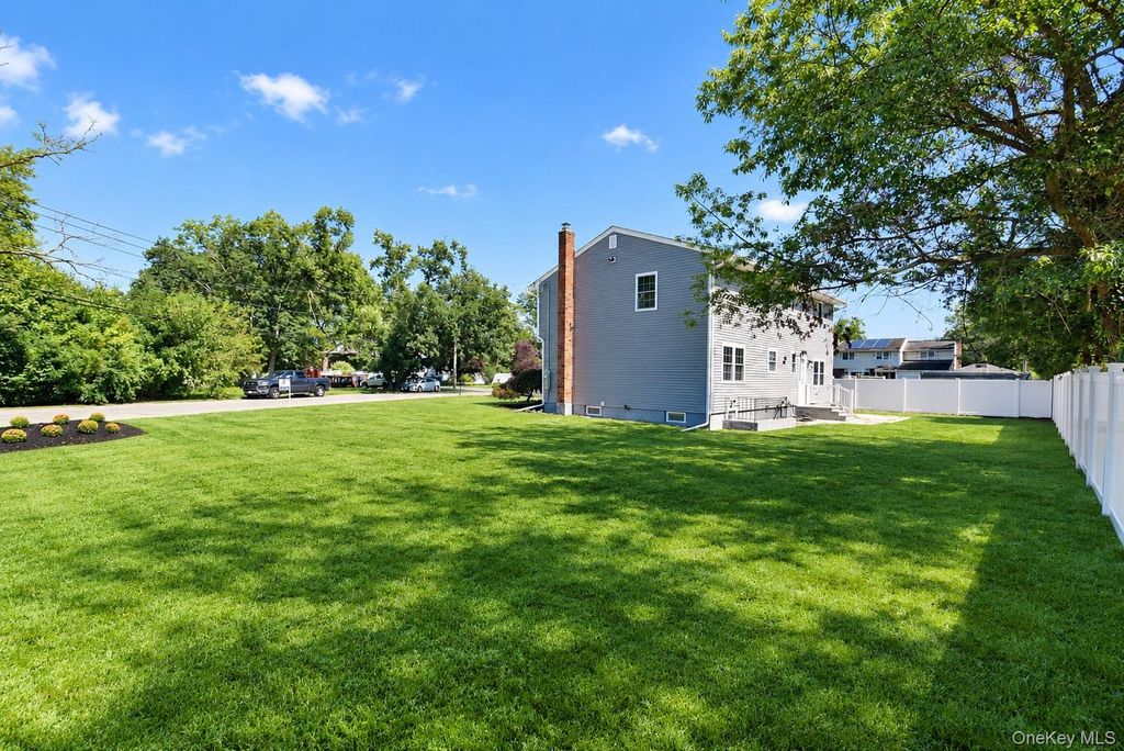 26 Tell Avenue, Deer Park, NY 11729 — photo 2