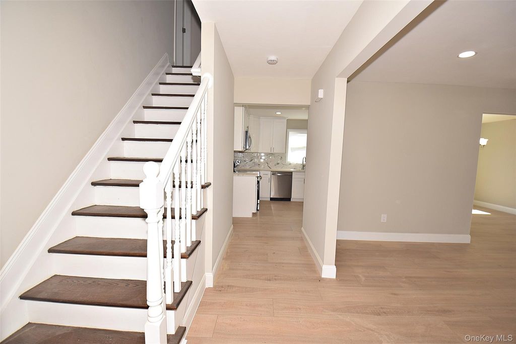 26 Tell Avenue, Deer Park, NY 11729 — photo 3