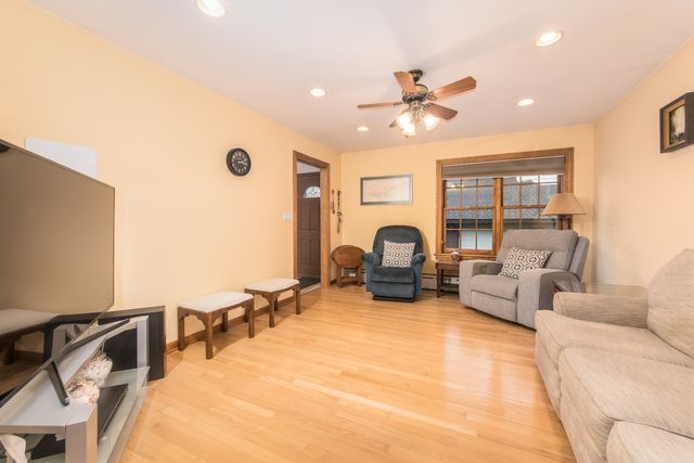 221 East Avenue, Park Ridge, IL 60068