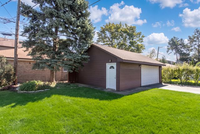 221 East Avenue, Park Ridge, IL 60068