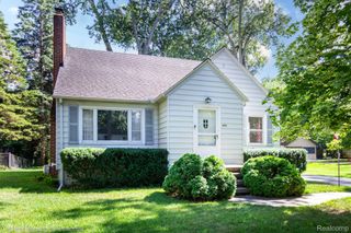 2135 Pontiac Drive, Sylvan Lake, MI 48320