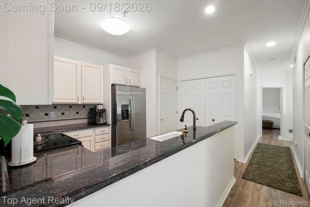 292 Beverly Avenue, Auburn Hills, MI 48326