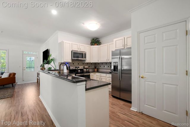 292 Beverly Avenue, Auburn Hills, MI 48326