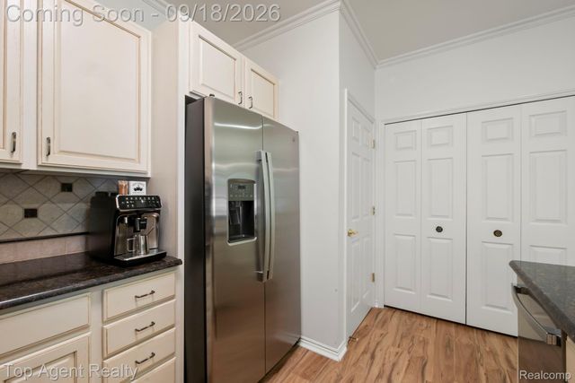 292 Beverly Avenue, Auburn Hills, MI 48326