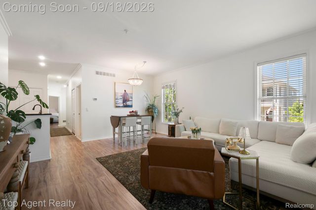 292 Beverly Avenue, Auburn Hills, MI 48326