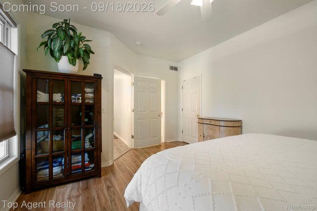 292 Beverly Avenue, Auburn Hills, MI 48326