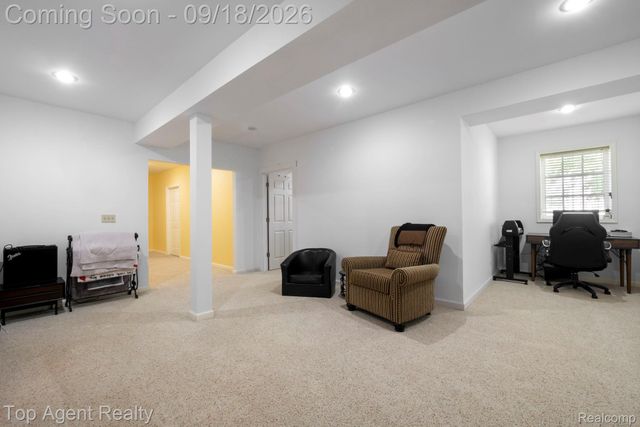 292 Beverly Avenue, Auburn Hills, MI 48326
