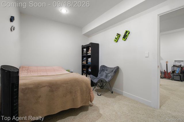292 Beverly Avenue, Auburn Hills, MI 48326