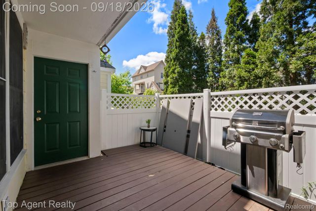 292 Beverly Avenue, Auburn Hills, MI 48326