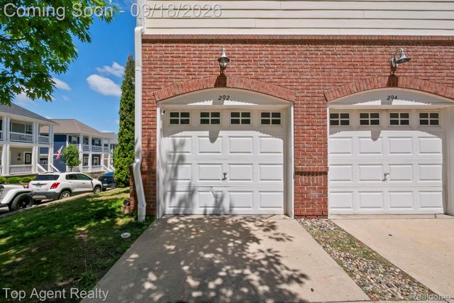 292 Beverly Avenue, Auburn Hills, MI 48326