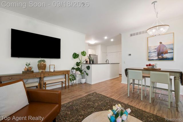 292 Beverly Avenue, Auburn Hills, MI 48326