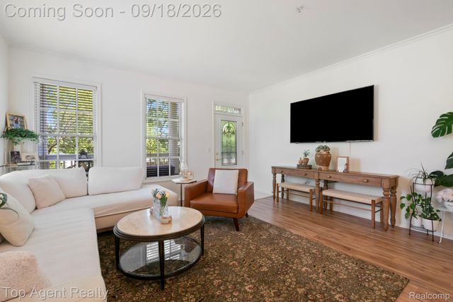 292 Beverly Avenue, Auburn Hills, MI 48326