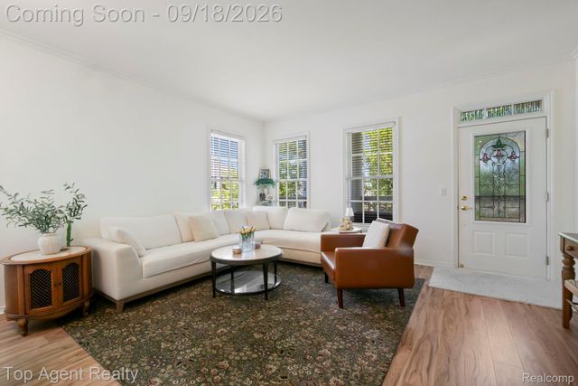 292 Beverly Avenue, Auburn Hills, MI 48326