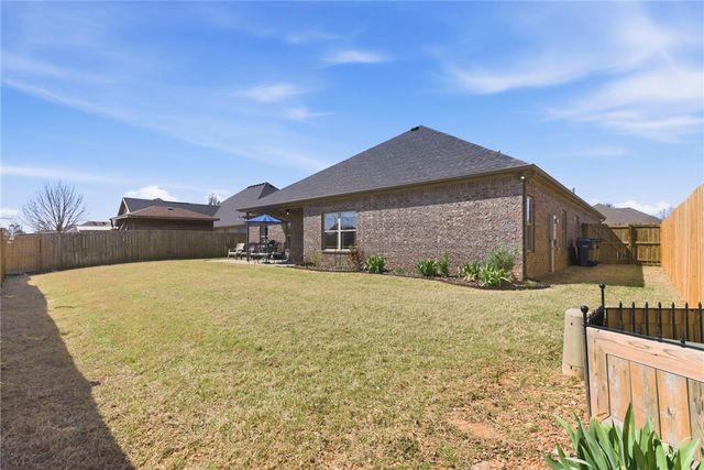 3819 N 3rd Street, Rogers, AR 72756