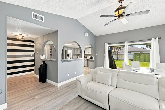 450 SE Thornhill Drive, Port St. Lucie, Port St Lucie, FL 34983
