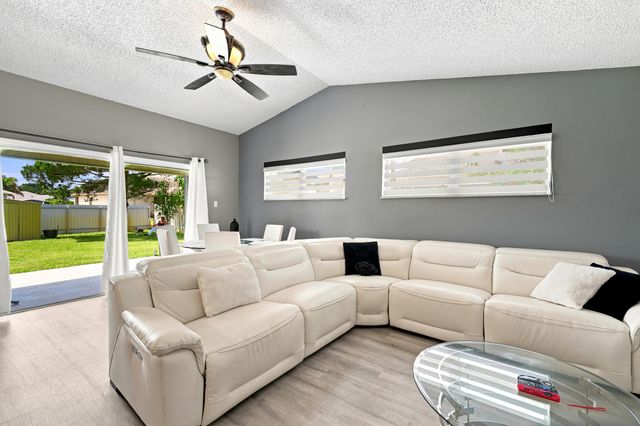 450 SE Thornhill Drive, Port St. Lucie, Port St Lucie, FL 34983