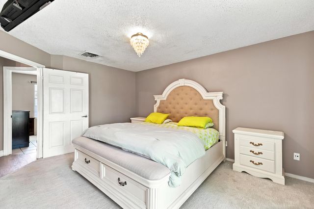 450 SE Thornhill Drive, Port St. Lucie, Port St Lucie, FL 34983