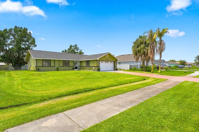 450 SE Thornhill Drive, Port St. Lucie, Port St Lucie, FL 34983
