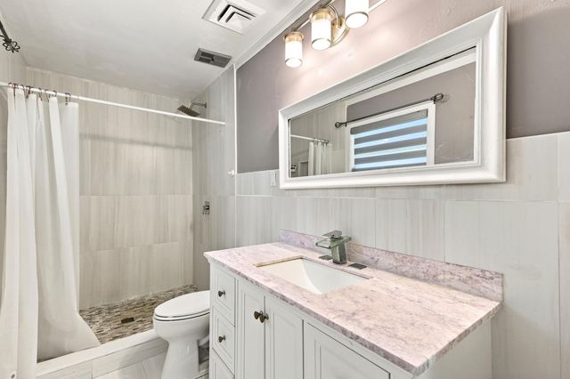 450 SE Thornhill Drive, Port St. Lucie, Port St Lucie, FL 34983