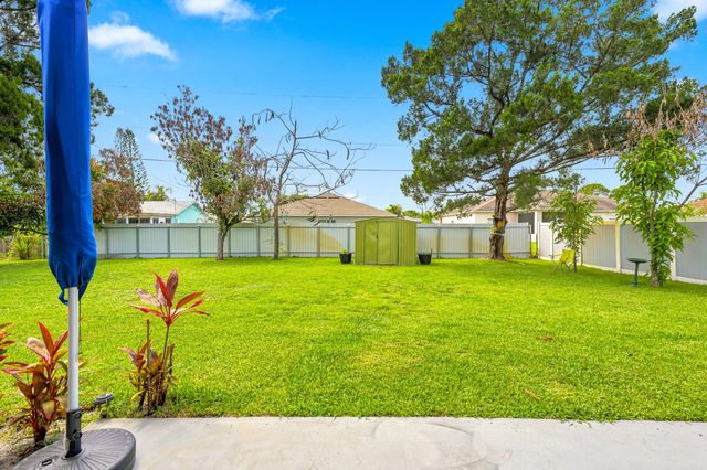 450 SE Thornhill Drive, Port St. Lucie, Port St Lucie, FL 34983