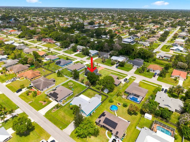 450 SE Thornhill Drive, Port St. Lucie, Port St Lucie, FL 34983