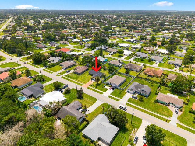 450 SE Thornhill Drive, Port St. Lucie, Port St Lucie, FL 34983