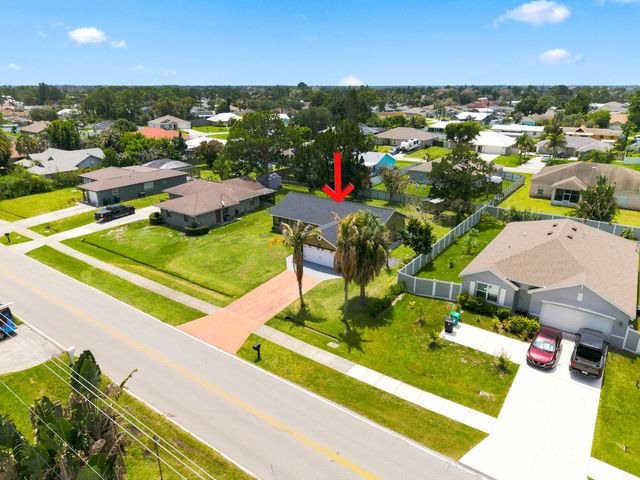 450 SE Thornhill Drive, Port St. Lucie, Port St Lucie, FL 34983