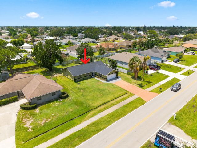 450 SE Thornhill Drive, Port St. Lucie, Port St Lucie, FL 34983