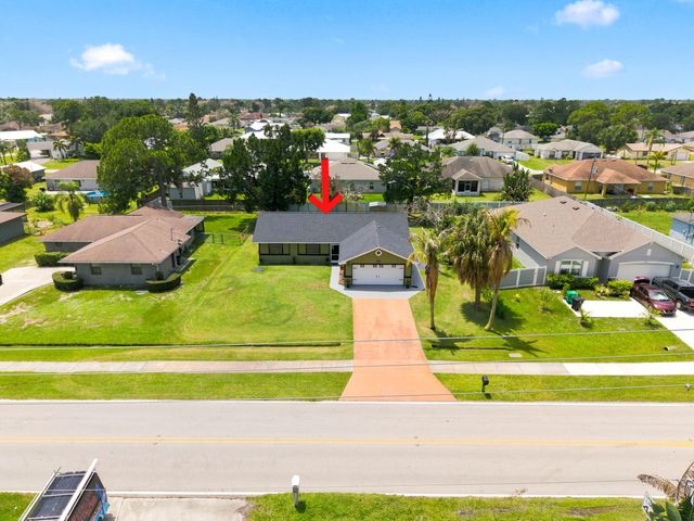 450 SE Thornhill Drive, Port St. Lucie, Port St Lucie, FL 34983