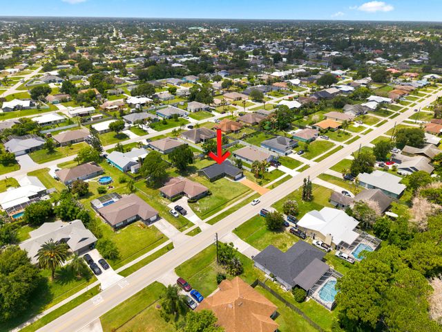 450 SE Thornhill Drive, Port St. Lucie, Port St Lucie, FL 34983